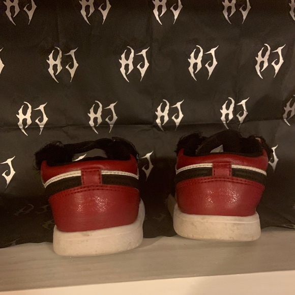 Jordan 1 Low ALT Black Toe - Picture 4 of 6